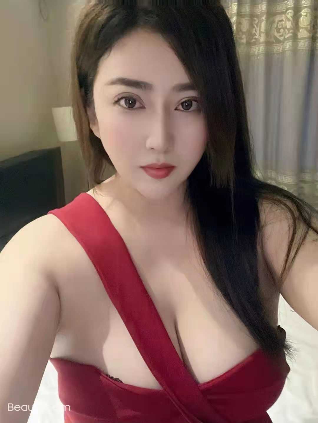 鼓楼区肤白貌美的大胸妹